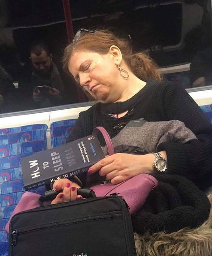 25 People Caught Sleeping In Funny & Uncomfortable Positions 6 How to sleep well