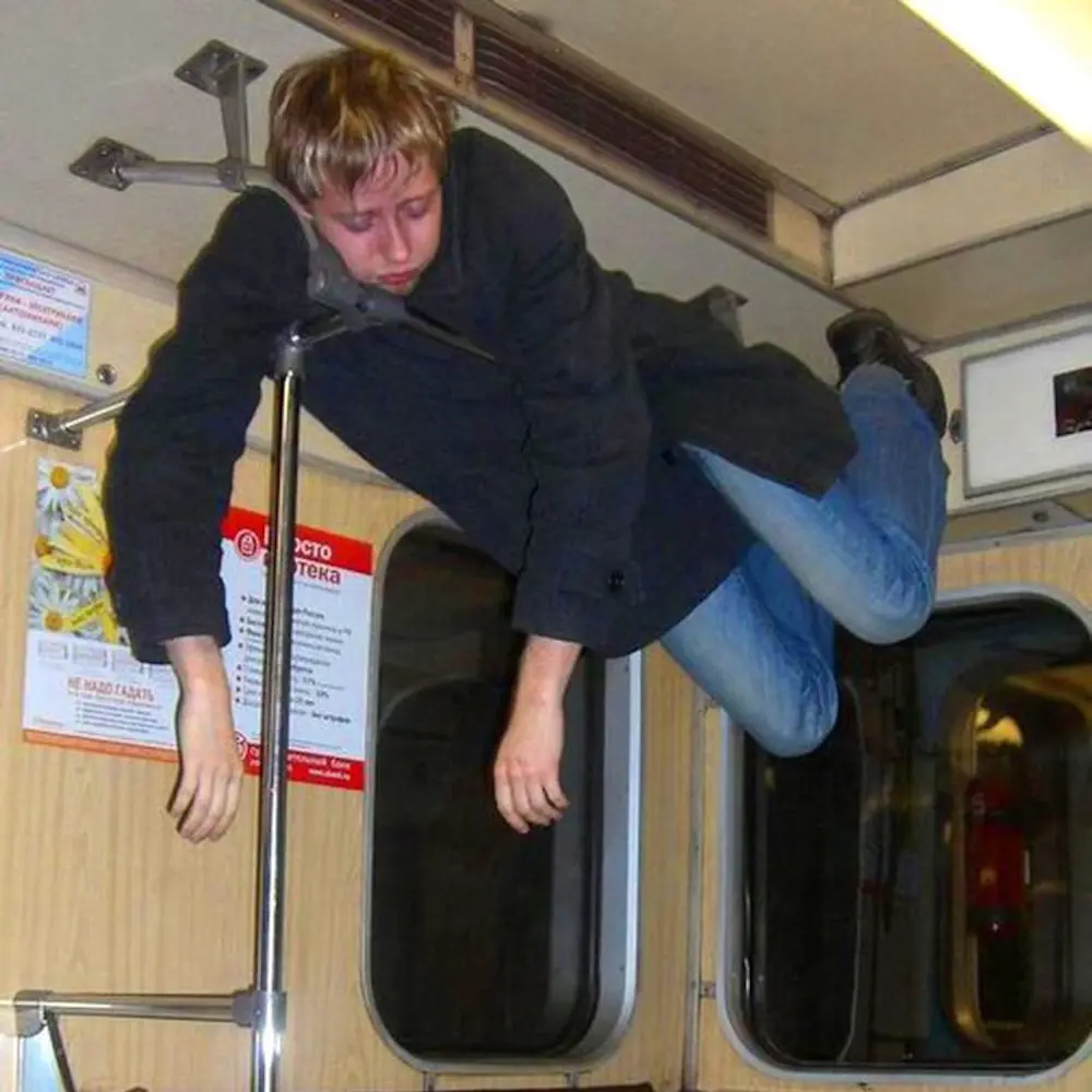 25 People Caught Sleeping In Funny & Uncomfortable Positions 10 Sleep hanging