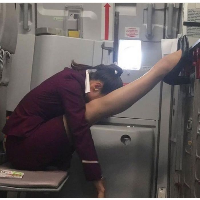 25 People Caught Sleeping In Funny & Uncomfortable Positions 17 Slept on flight