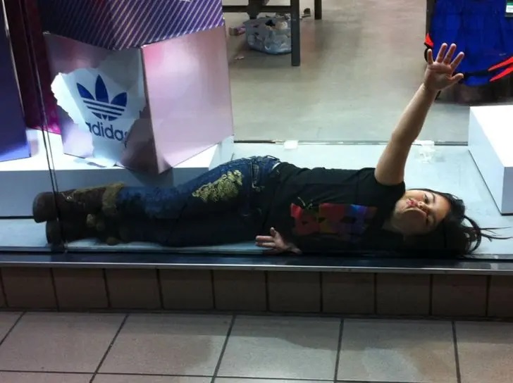 26 Reasons That Prove Shopping With Kids Is Not An Easy Task 8 Saying Hi from the store