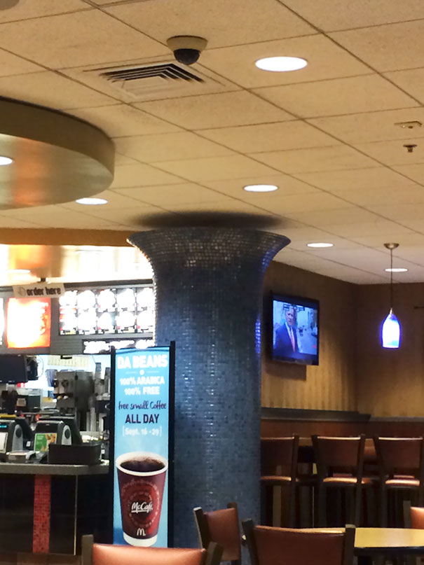 20 Uncomfortable Photos You’ll Never Want to See Again 13 pillar in restaurant