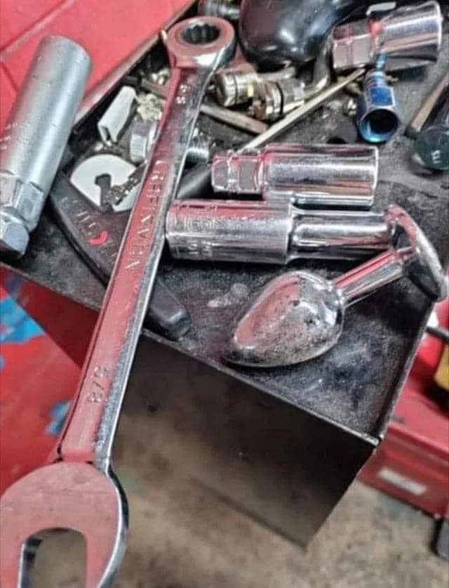 30 Funniest "Things In Places Where It Shouldn't Be" Memes 10 Funny tools