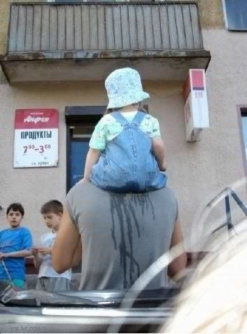 27 Terrifying Images That Show What Its Really Like To Be A Parent 17 Peeing on dad