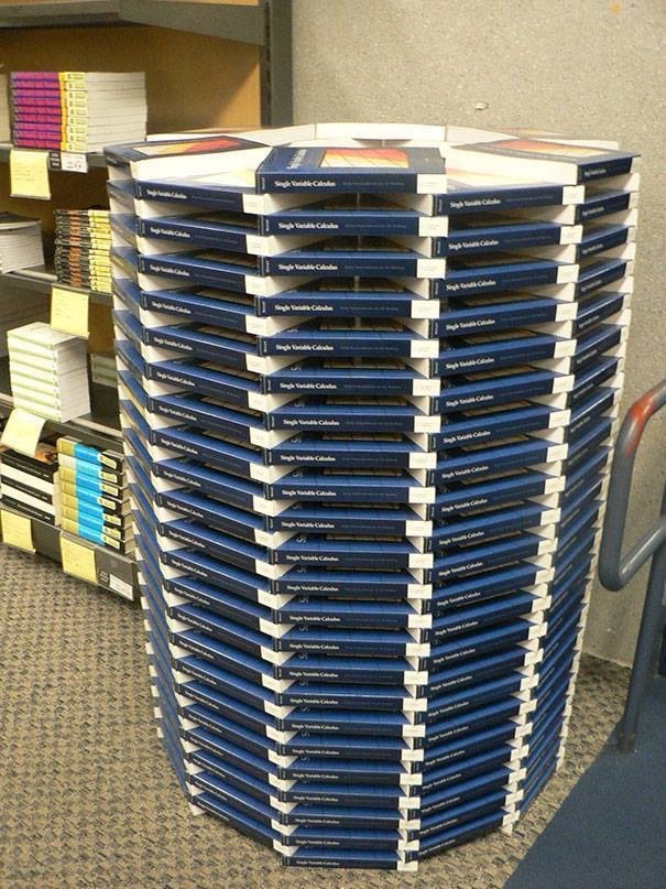 20 Oddly Satisfying Images That Can Help Ease Your Perfectionist Anxiety 4 Make up arrainged perfectly - satisfying images