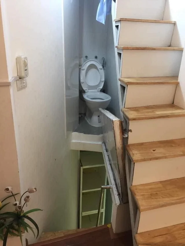 This combination staircase,cellar,bathroom gets worse every second you look at it