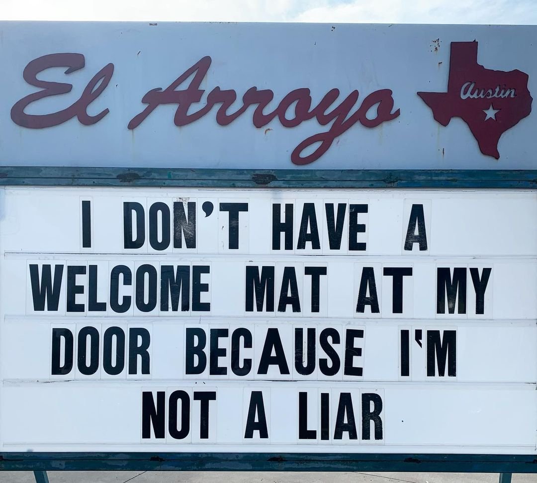 30 Witty & Funny El Arroyo Signs That Deserve A Standing Ovation - Funny