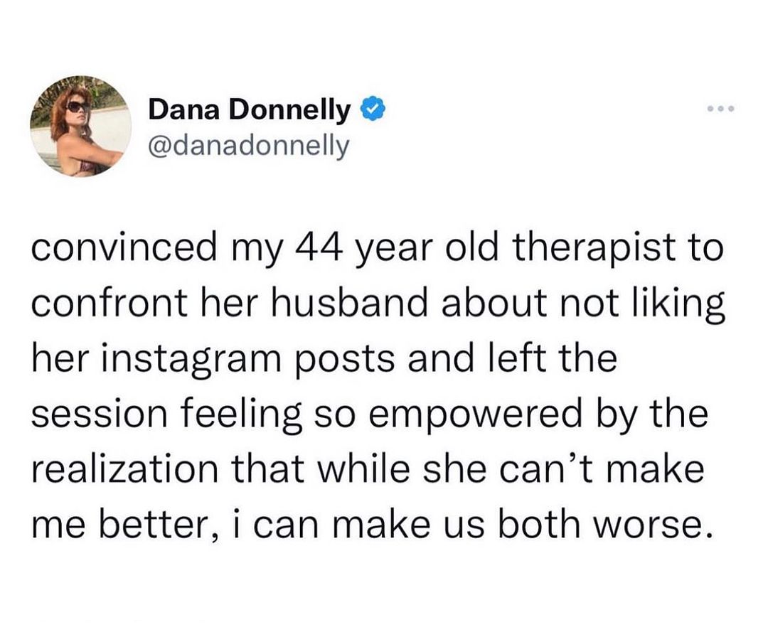 Dumb Tweets That Defy Logic: 35 Gems from Twitter, Courtesy of 'reallydumbtweets' 3 Convinced my 44 year old therapist - Dumb Tweets