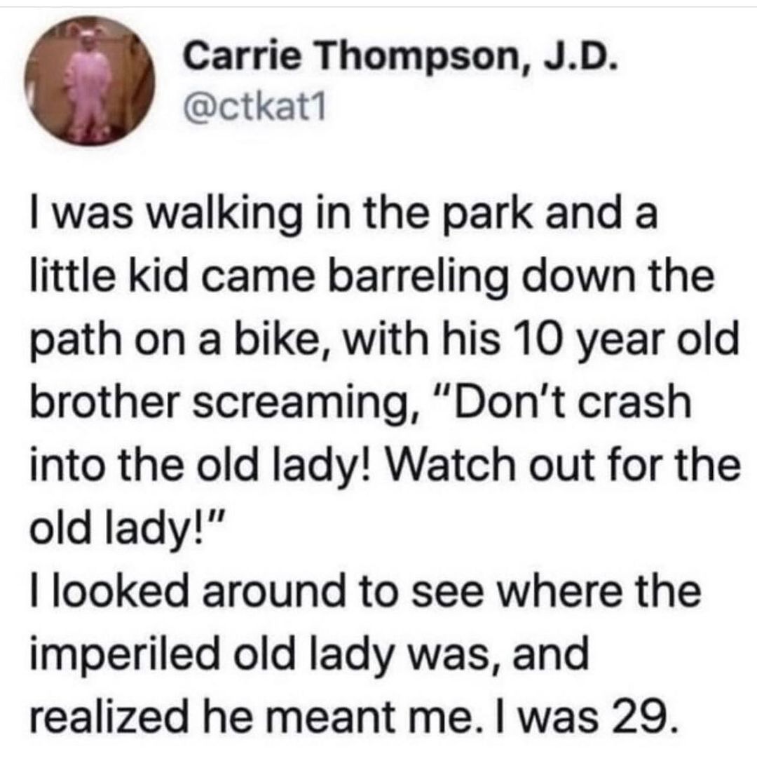 Dumb Tweets That Defy Logic: 35 Gems from Twitter, Courtesy of 'reallydumbtweets' 10 I was walking in the park - Dumb Tweets