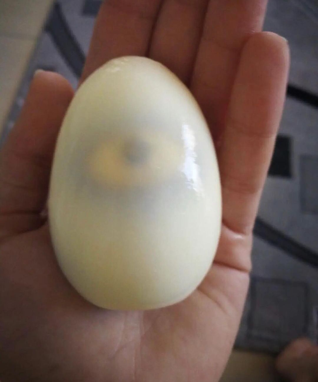 20 Hair-Raising Cursed Images Found on This Instagram Account 7 Egg eye