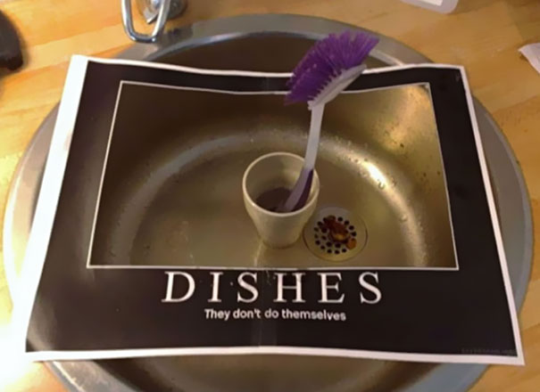 29 Passive Aggressive Office Notes That Are Hilariously Brutal 4 Dishes - Passive Aggressive Office Notes