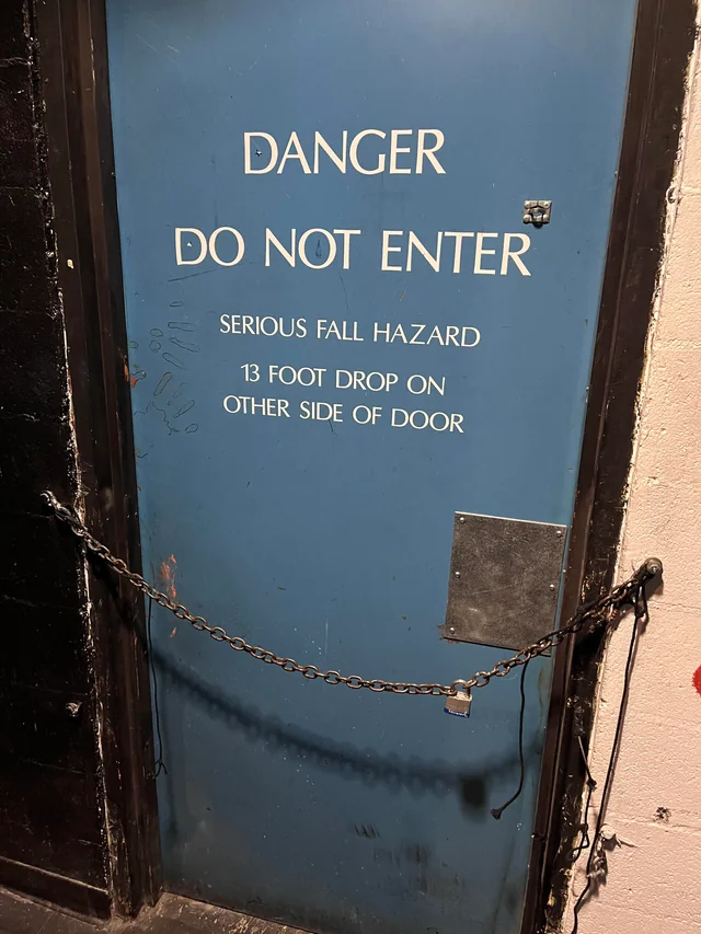 23 Warning Signs That Caught Attention 4 Do not enter