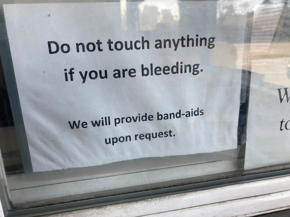 23 Warning Signs That Caught Attention 9 Do not touch anything