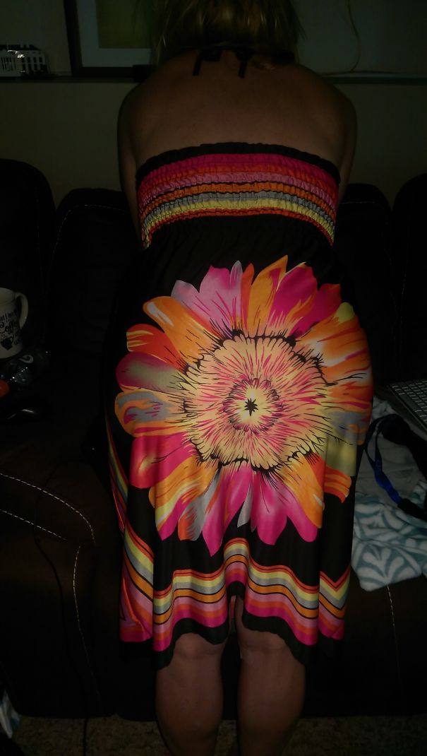20 Fashion Fails That You Can't Unsee 9 Flower dress - Fashion Fails