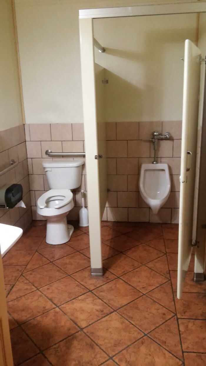 20 Fail Images That Will Leave You Shaking Your Head 19 Funny fail toilet