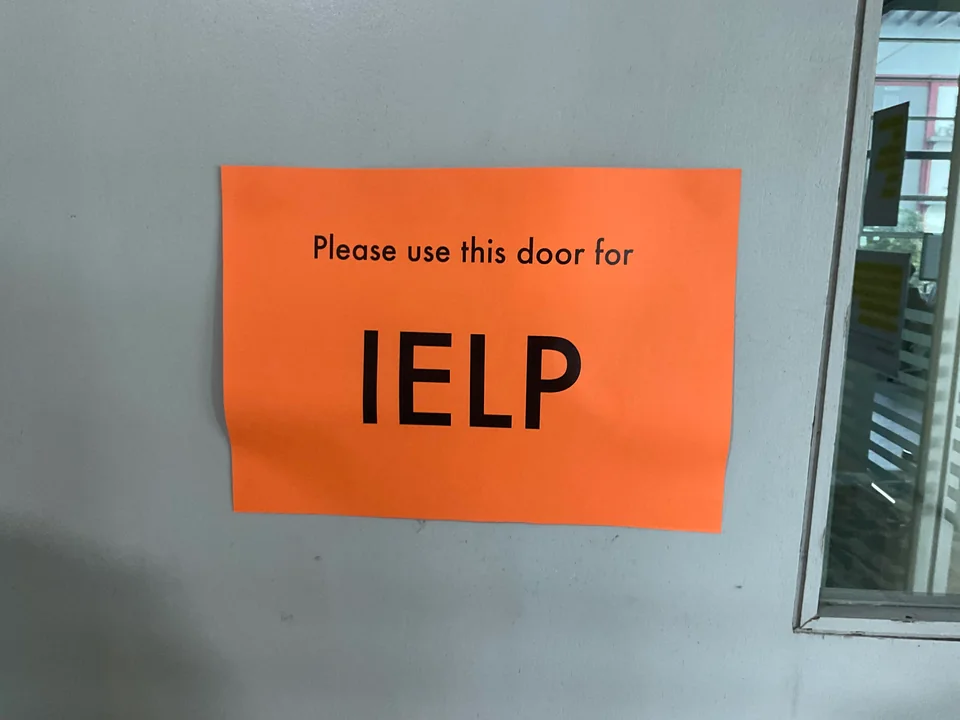 35 Times People Spotted Funny Spelling Mistakes and Just Had to Share Pics Online 25 Please use this door - Funny Spelling Mistakes