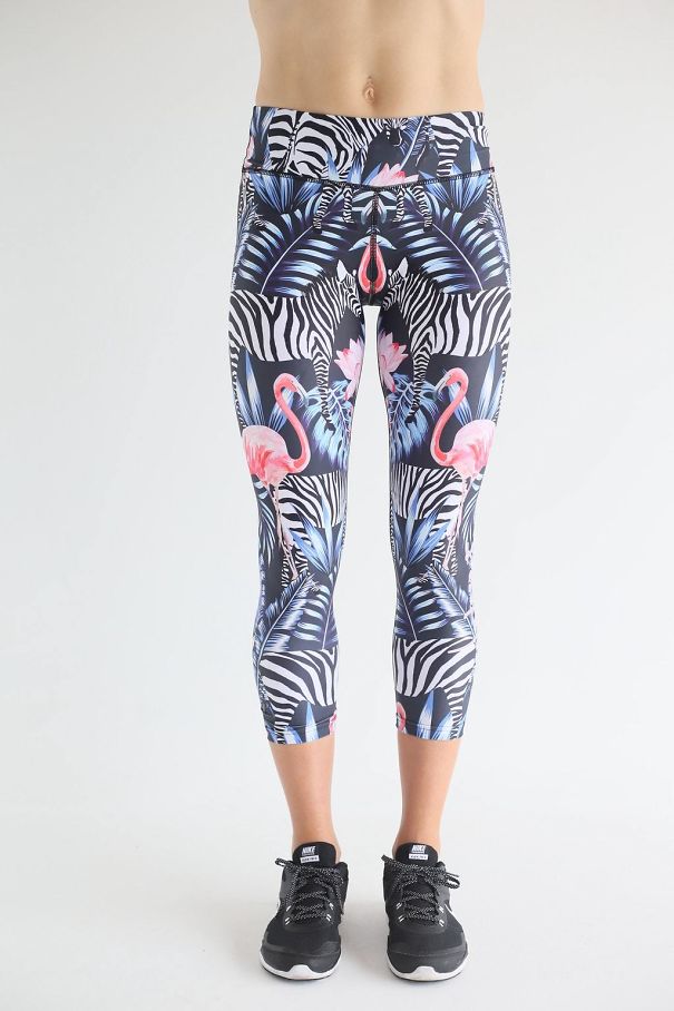 20 Fashion Fails That You Can't Unsee 20 Swan pants - Fashion Fails