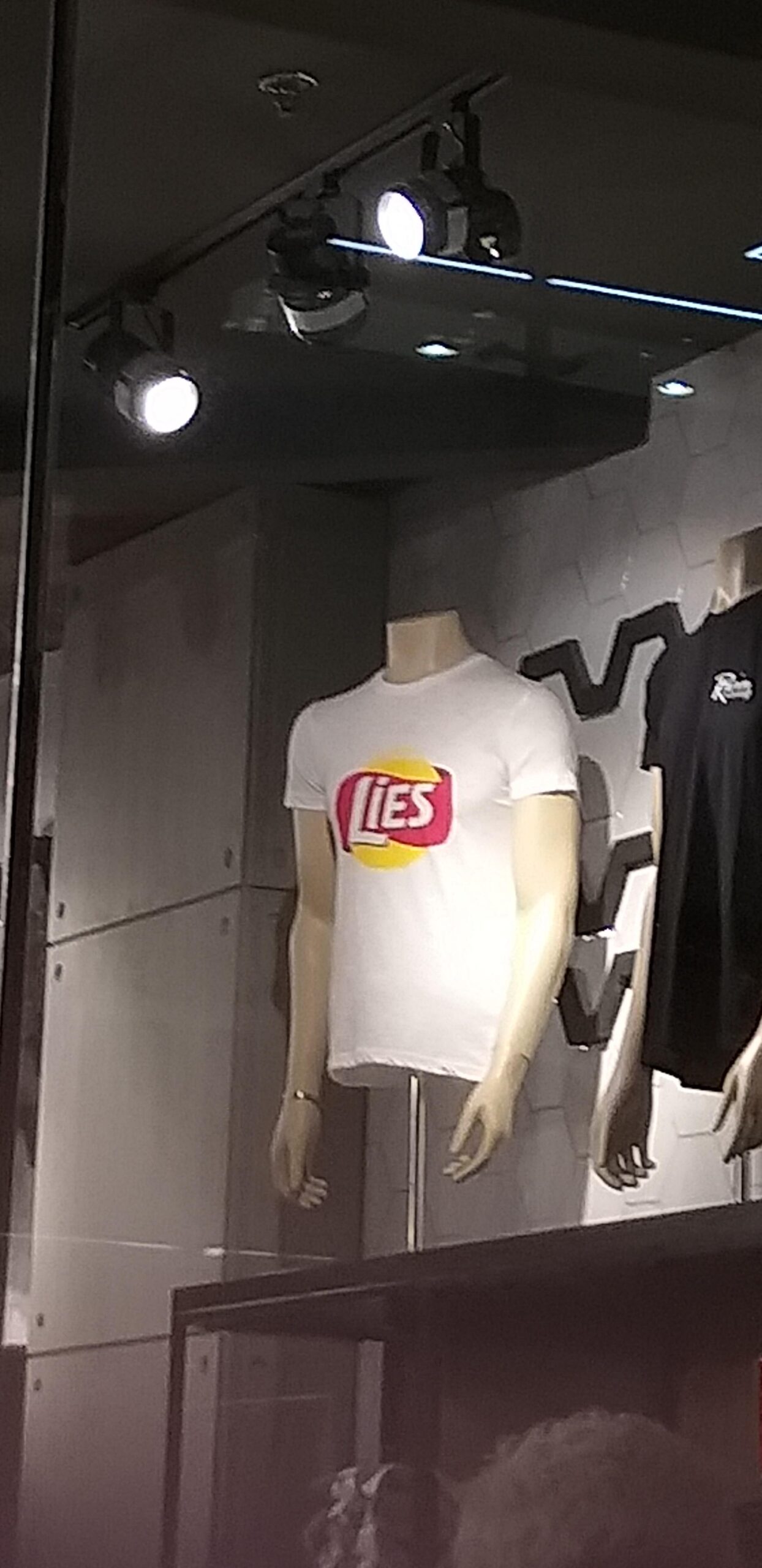 20 Fashion Fails That You Can't Unsee 15 lies - Fashion Fails