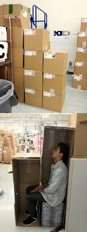 25 People Caught Sleeping In Funny & Uncomfortable Positions 24 Sleeping at work