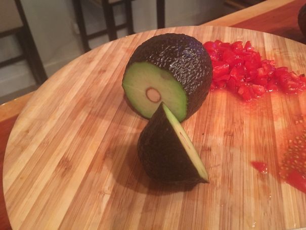 22 People Who Just Realized They’re Dating An Idiot 11 My Girlfriend's Avocado Cutting Skills