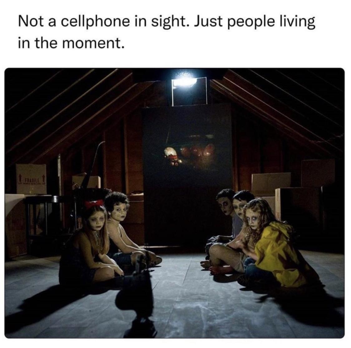 22 'Not A Cell Phone In Sight' Memes: A Comic Tribute to a Time Before Smartphones 3 horror kids - not a cell phone in site