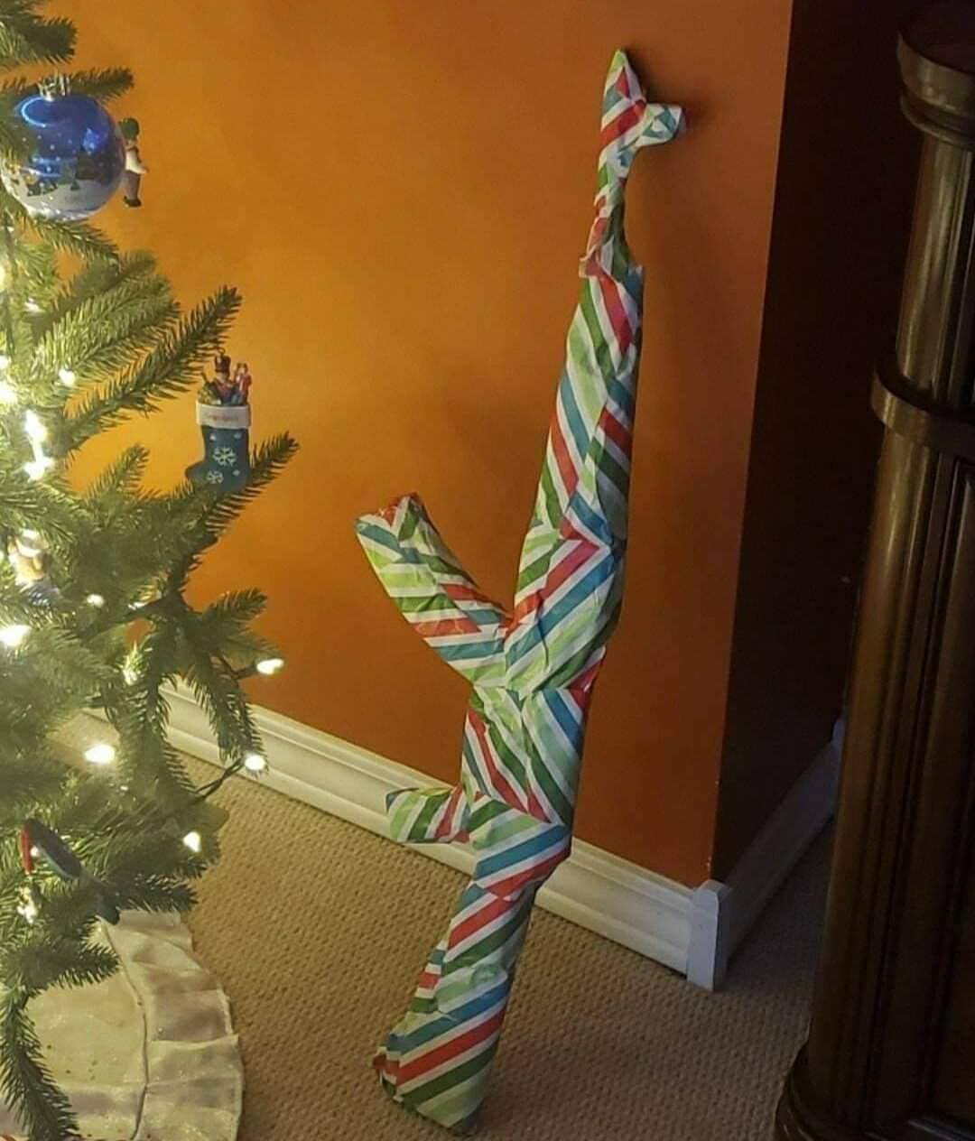 30 Cursed Pics to Infuse Your Day with Weird Vibes, As Shared On This IG Page 14 Cursed present - cursed pics