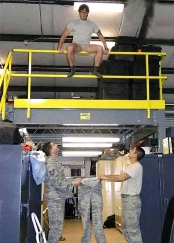 25 Eccentric Human Moments Showcased on 'Humans Doing Human Things' 10 Jump in pants - Eccentric Human Moments