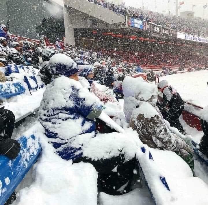 25 Eccentric Human Moments Showcased on 'Humans Doing Human Things' 13 Match in snow - Eccentric Human Moments