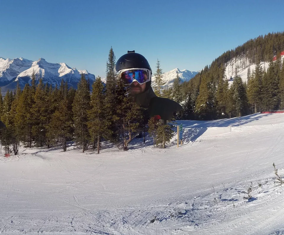 20 Hilarious Panoramic Fails That Look Straight Out of the Matrix 13 The mountain giant.