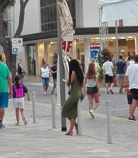 25 Eccentric Human Moments Showcased on 'Humans Doing Human Things' 16 sitting onpole - Eccentric Human Moments