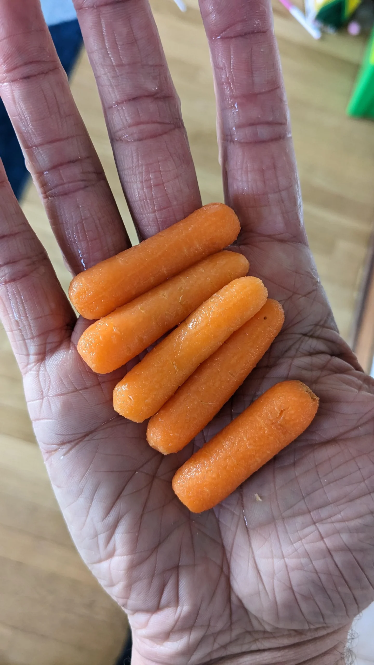 20 Parenting Hacks: Genius Tips from Real Parents Who Nailed It 8 I get my two kids to eat extra vegetables by having a "loudest crunch competition." It's important that they choose their own "weapon." Winner is determined after 10 rounds. - parenting hacks