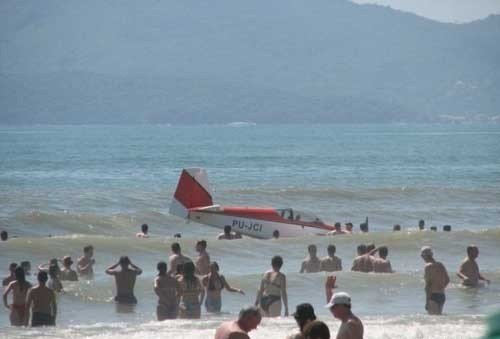 20 Unluckiest People On The Earth Will Make You Feel Better About Your Own Life 25 plane in sea