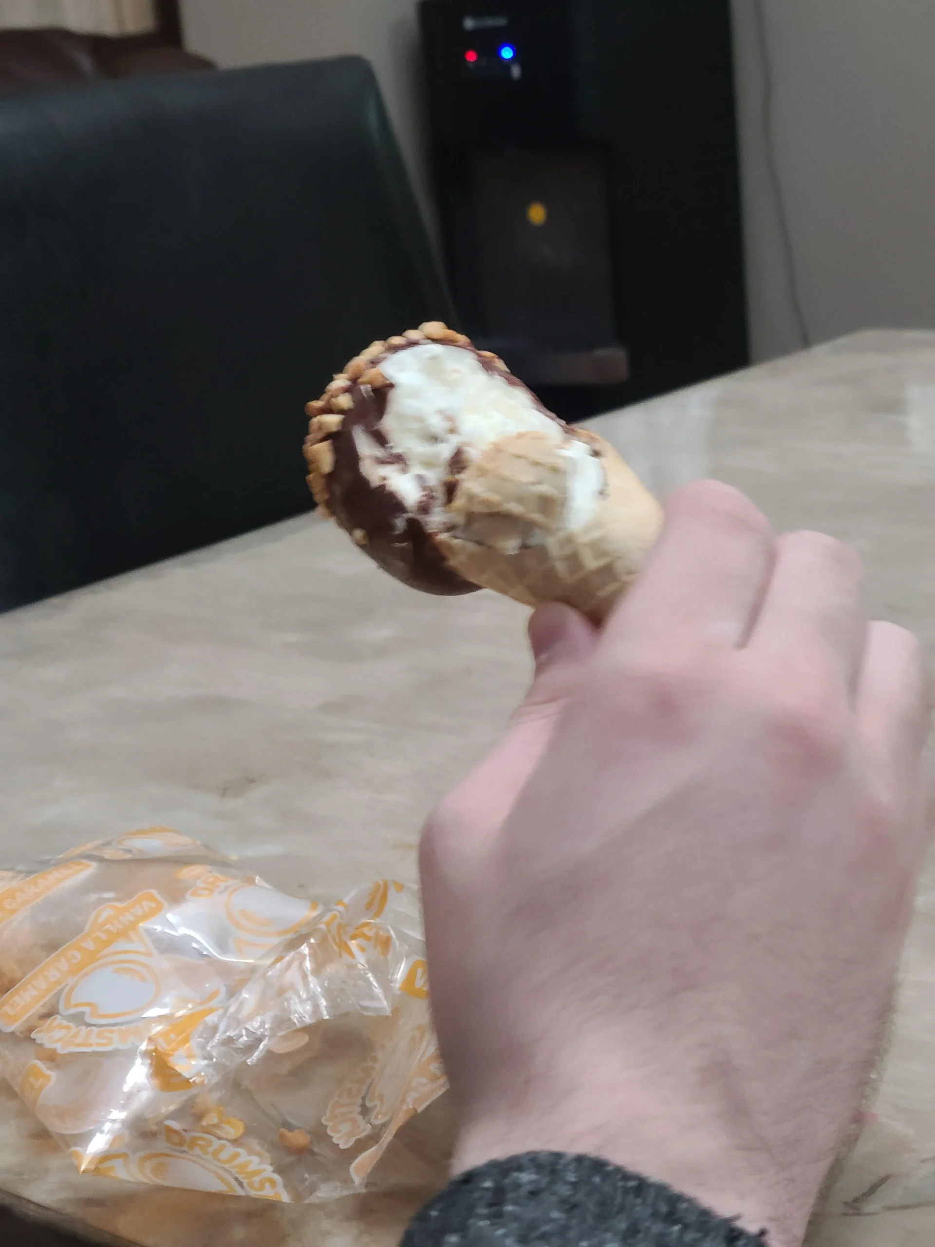 15 Unsettling Pics That Will Make You Feel Uneasy 12 Thanks, i hate how my bf eats icecream - Unsettling Pics