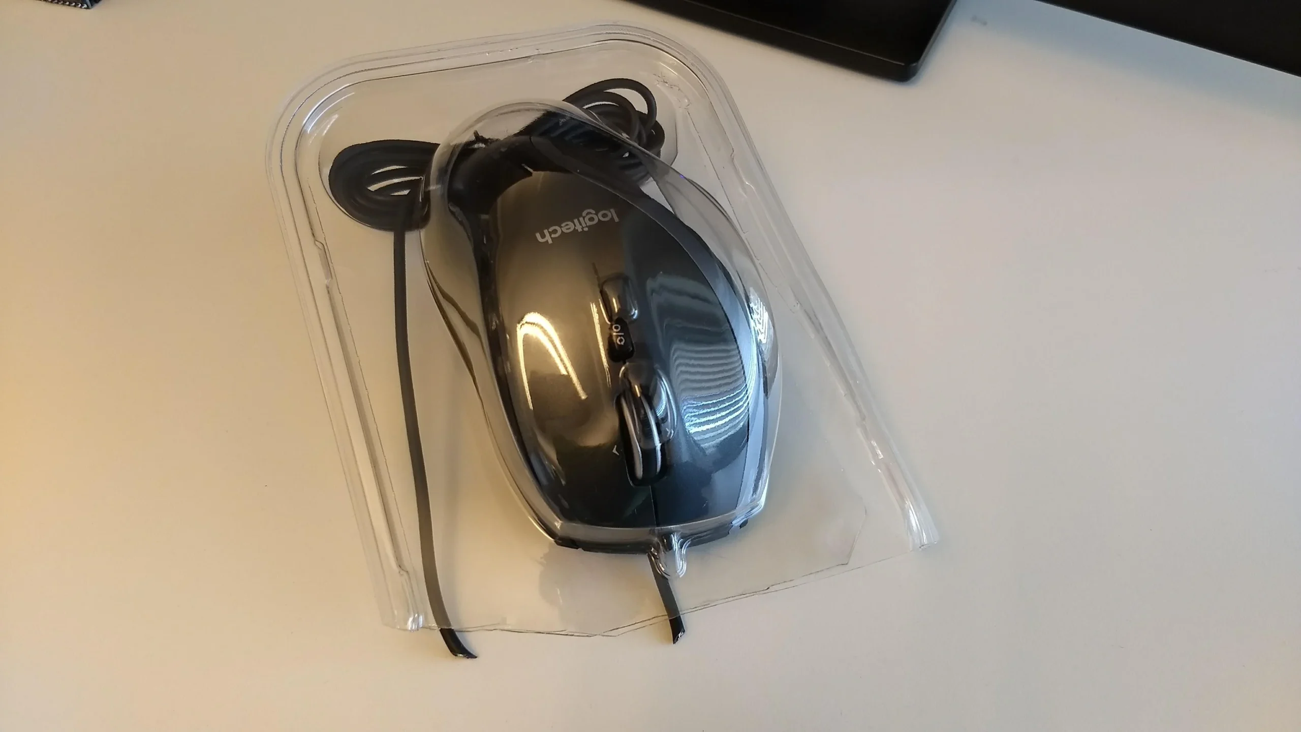 20 Funny Tech Mishaps That Had Support Teams in Tears 14 One of my co-workers was eager to unpack her new mouse. - Funny Tech Mishaps