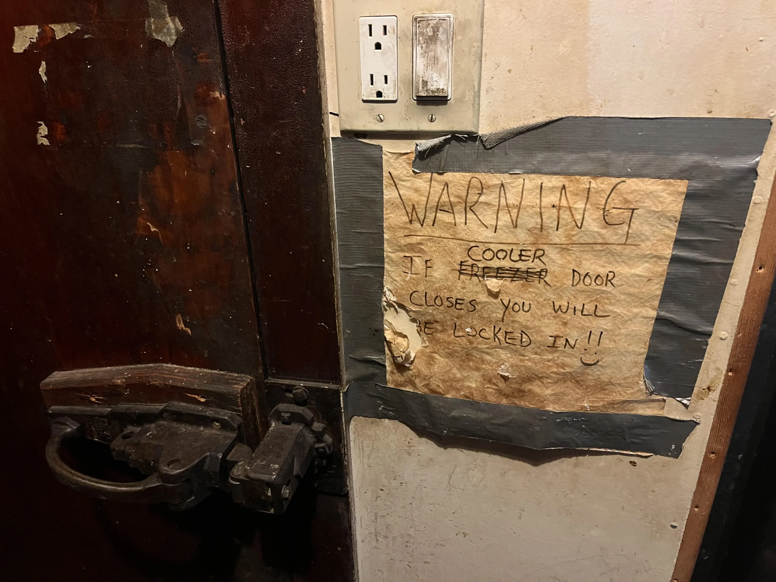 "OSHA Violation But OK": 20 Risky Acts of Workplace Safety Defiance 10 Saw this at a bar I deliver to - OSHA Violation