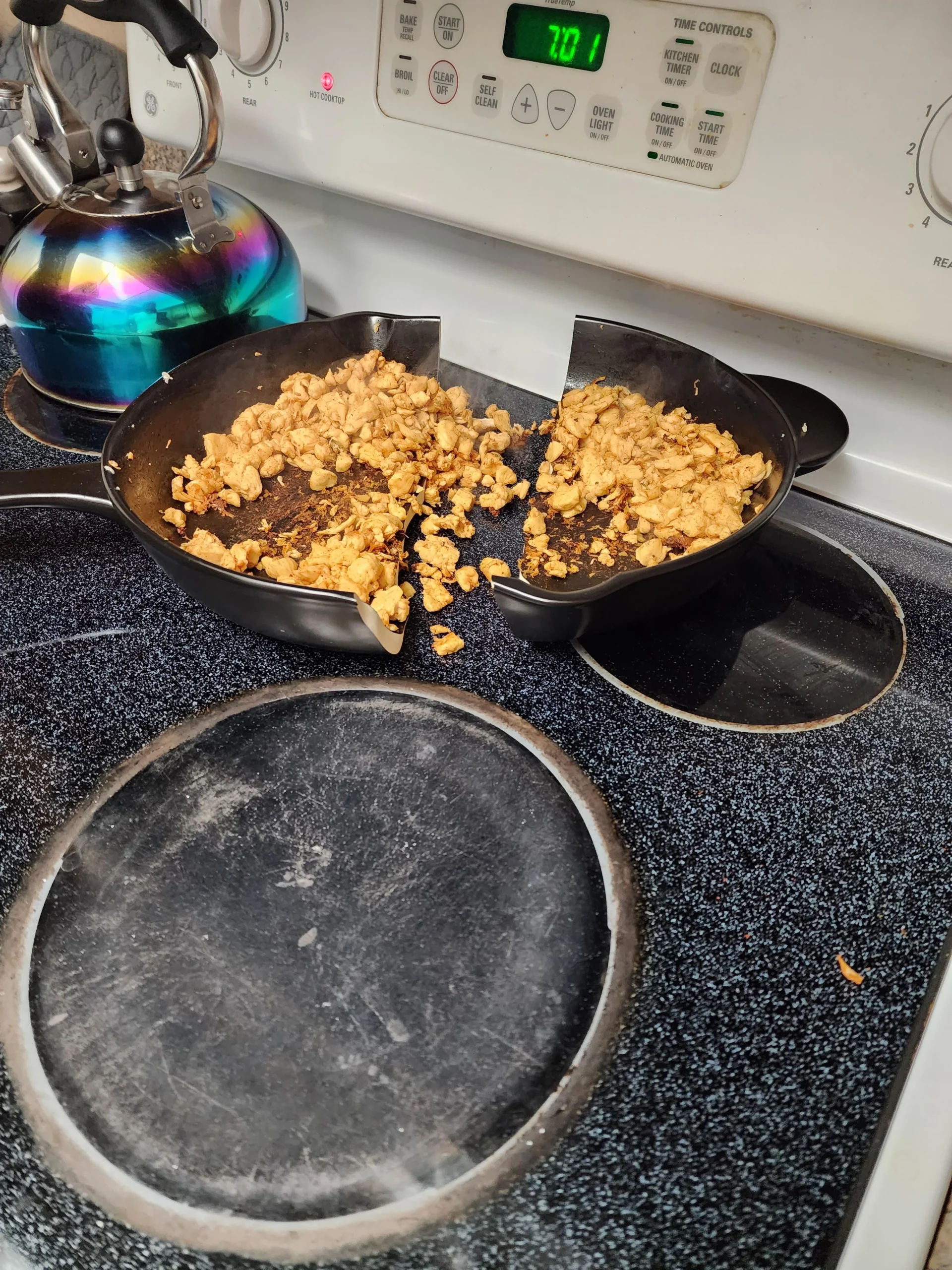 20 Epic Cooking Fails That Tested the Limits of Edibility 19 This is why I don't cook - cooking fails