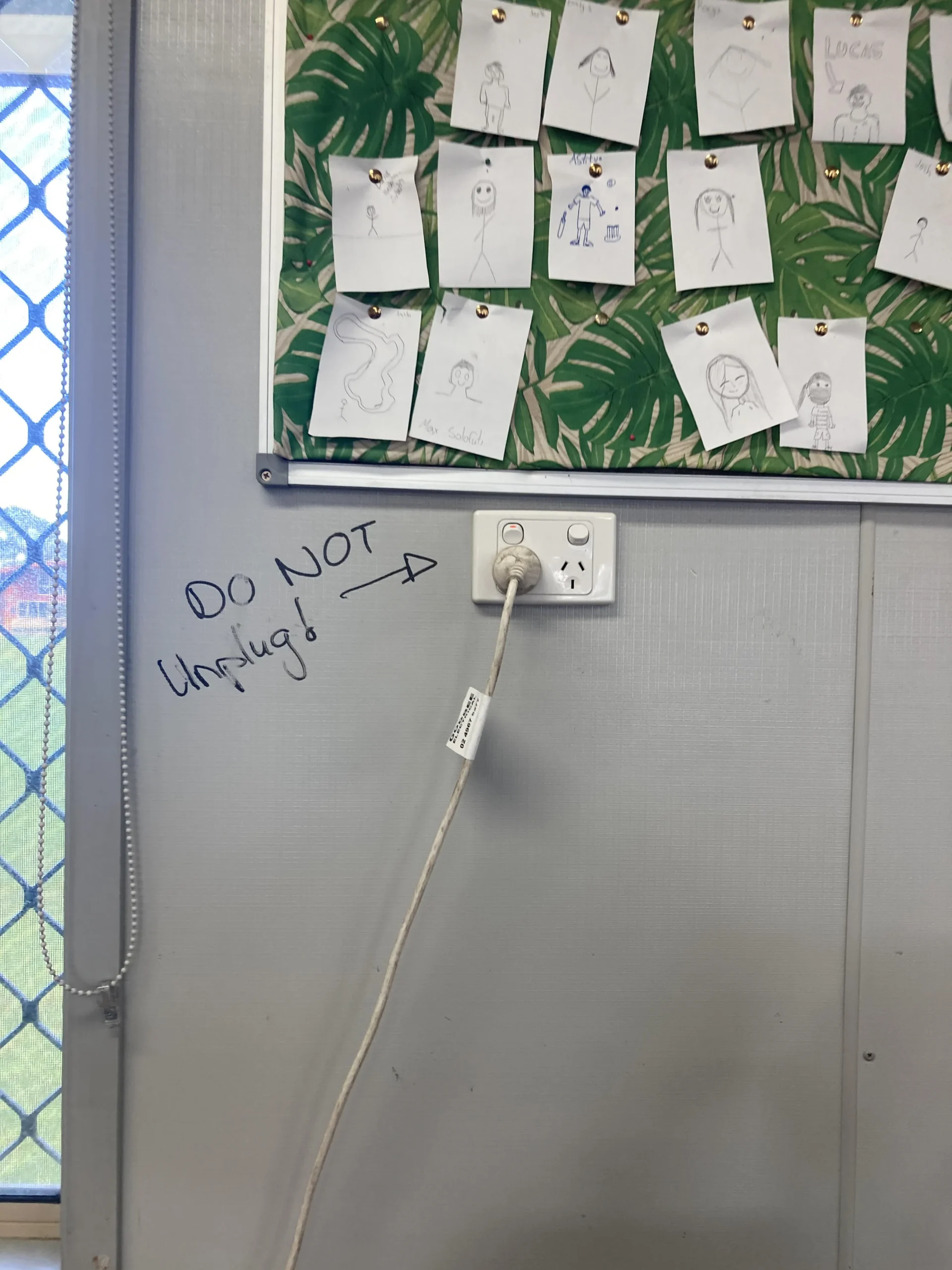 20 Funny Tech Mishaps That Had Support Teams in Tears 19 Turning this power point off turns of internet for about half of my school. - Funny Tech Mishaps