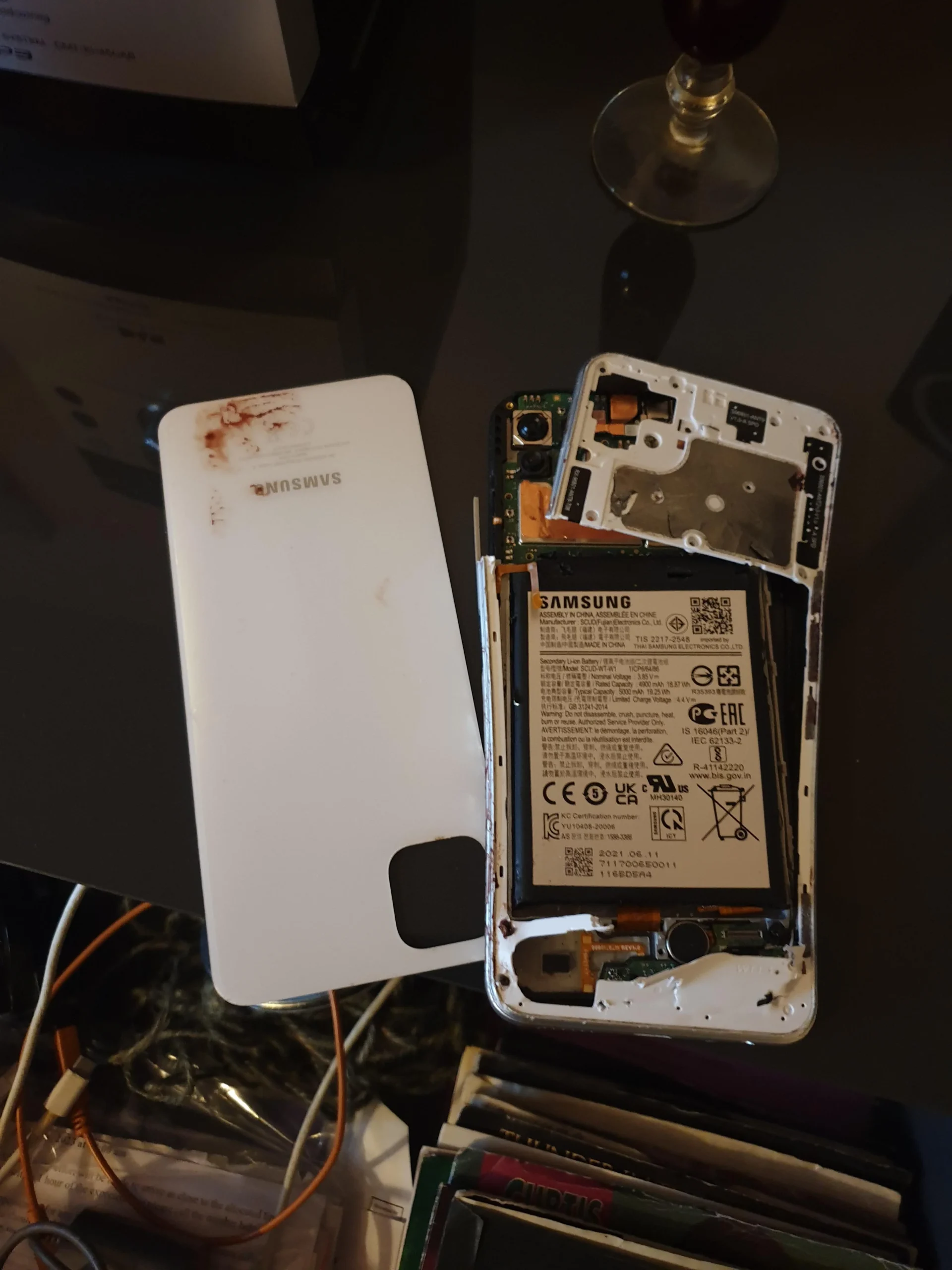 20 Funny Tech Mishaps That Had Support Teams in Tears 20 Uncle tried to take sim card out of phone - Funny Tech Mishaps