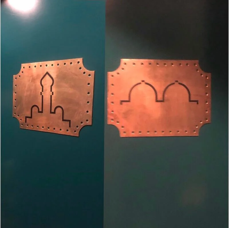 25 Times Bathroom Humor Turned Ordinary Bathrooms into Comedy Gold 3 Bathroom signs at an Indian restaurant in Madrid - Bathroom Humor