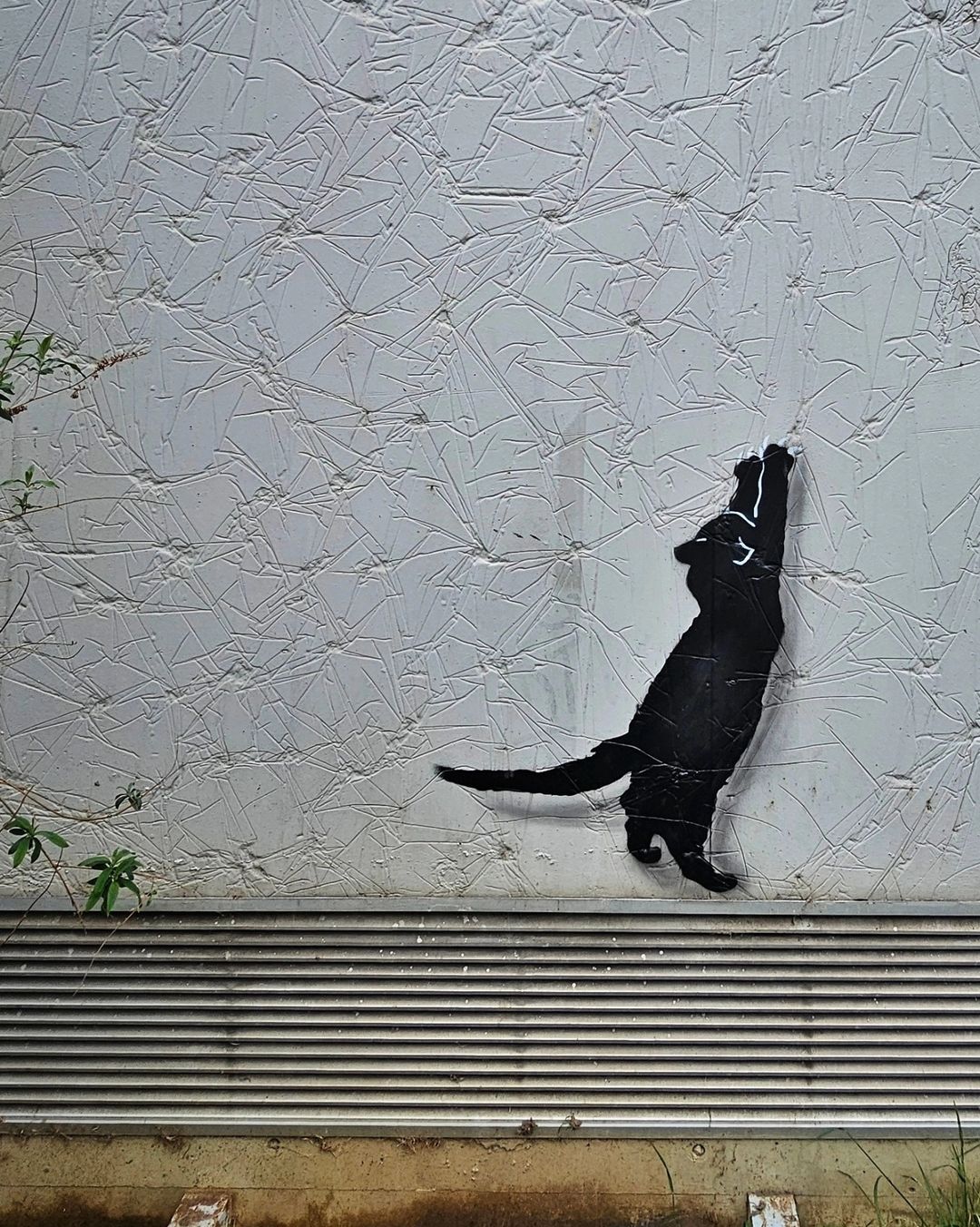 30 Ordinary Streets Turned Into Hilarious Street Art Canvases By Oakoak 26 Cat scratching