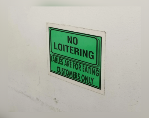 20 Funny Signs That Make Zero Sense but Are Hilariously Entertaining 1 Funny Signs - FG.png