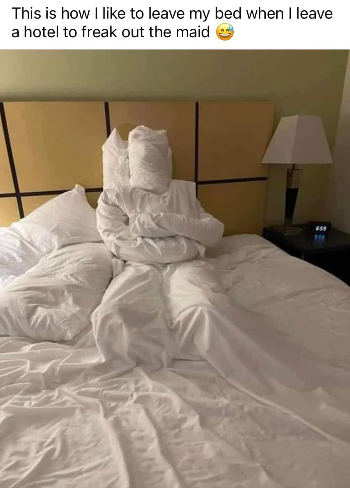25 Memes That Will Never Disappoint 15 This is how I like to leave my bed