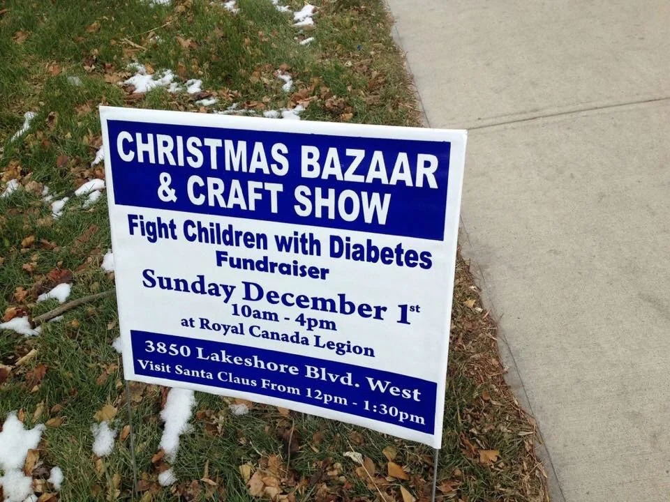 35 Unexpected Signs That Will Totally Throw You Off 33 Christmas bazaar