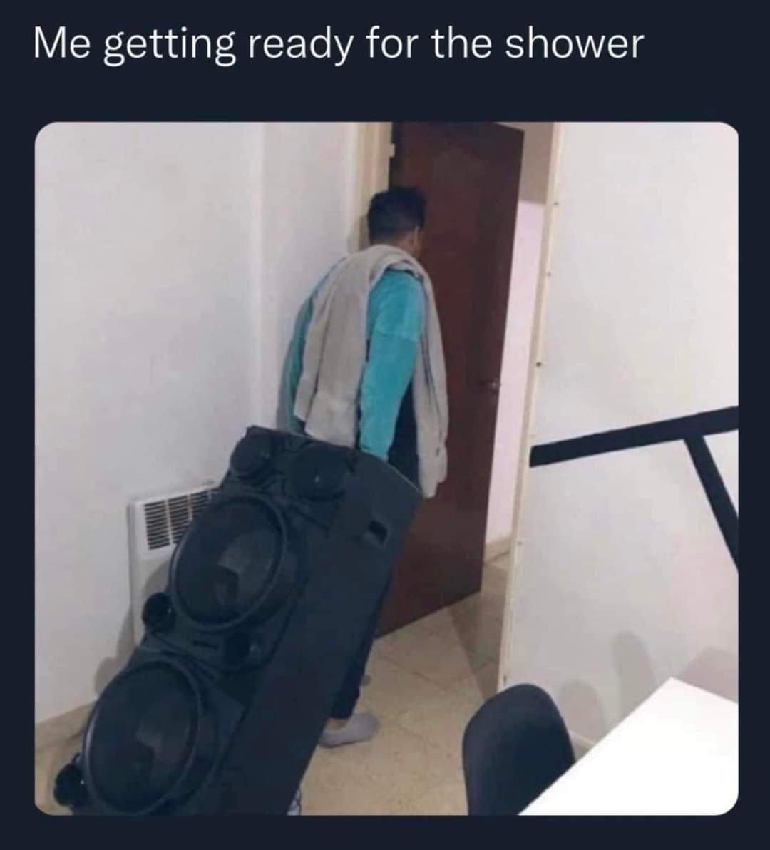 Scrolling Delights: 25 Memes for a Short Browsing Entertainment 22 Gretting rady for shower