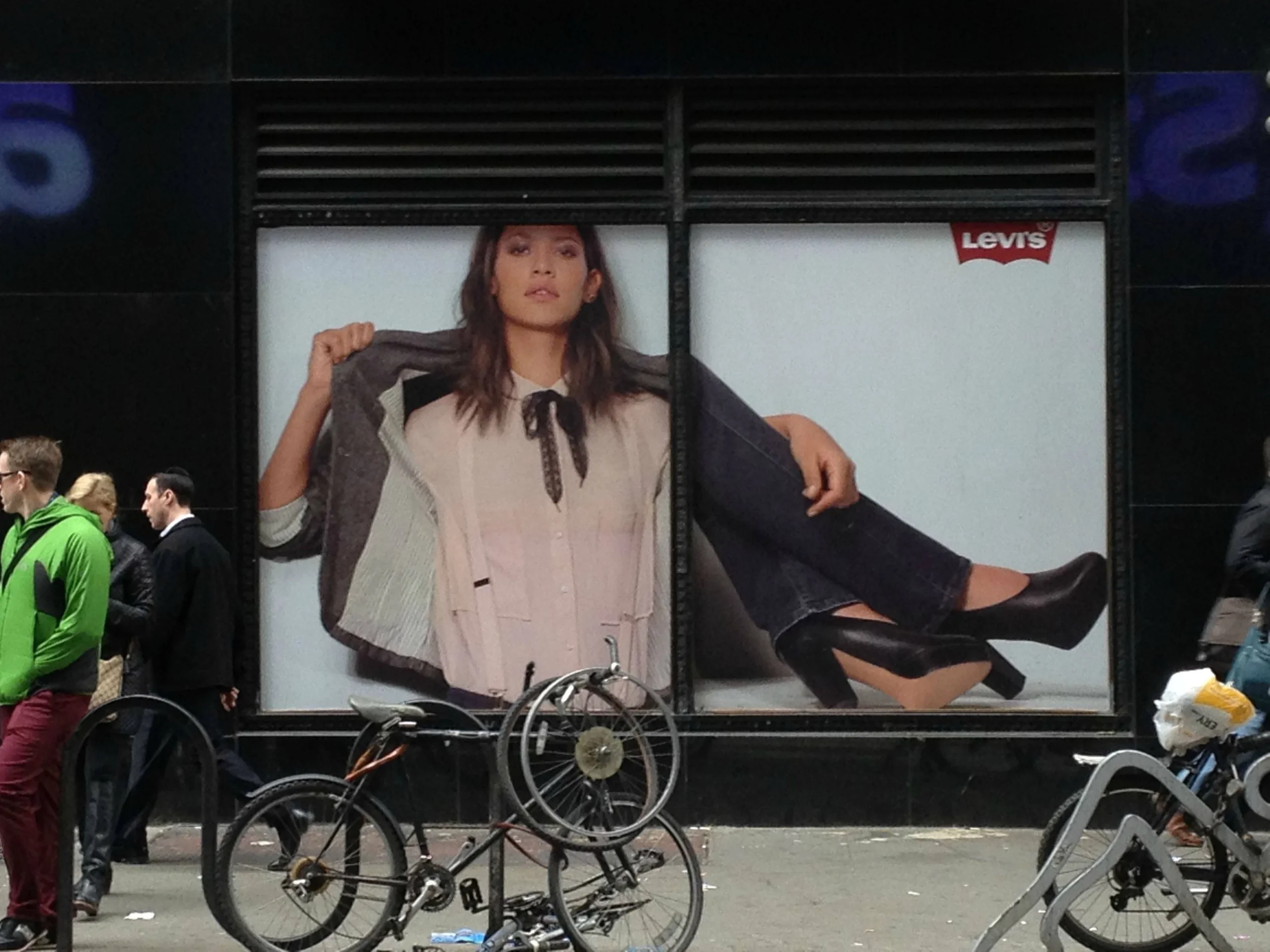 30 Advertising Fails That Prove Anything Can Go Wrong (And It Probably Will) 1 Another unattainable body portrayed in advertising - Advertising Fails