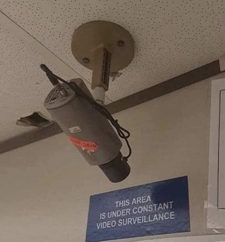 20 Ridiculous Signs That Prove Logic Is Overrated 17 This area - Ridiculous Signs