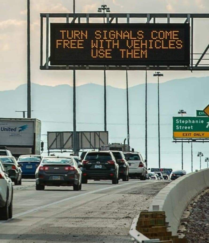 20 Ridiculous Signs That Prove Logic Is Overrated 19 Turn signslas come - Ridiculous Signs