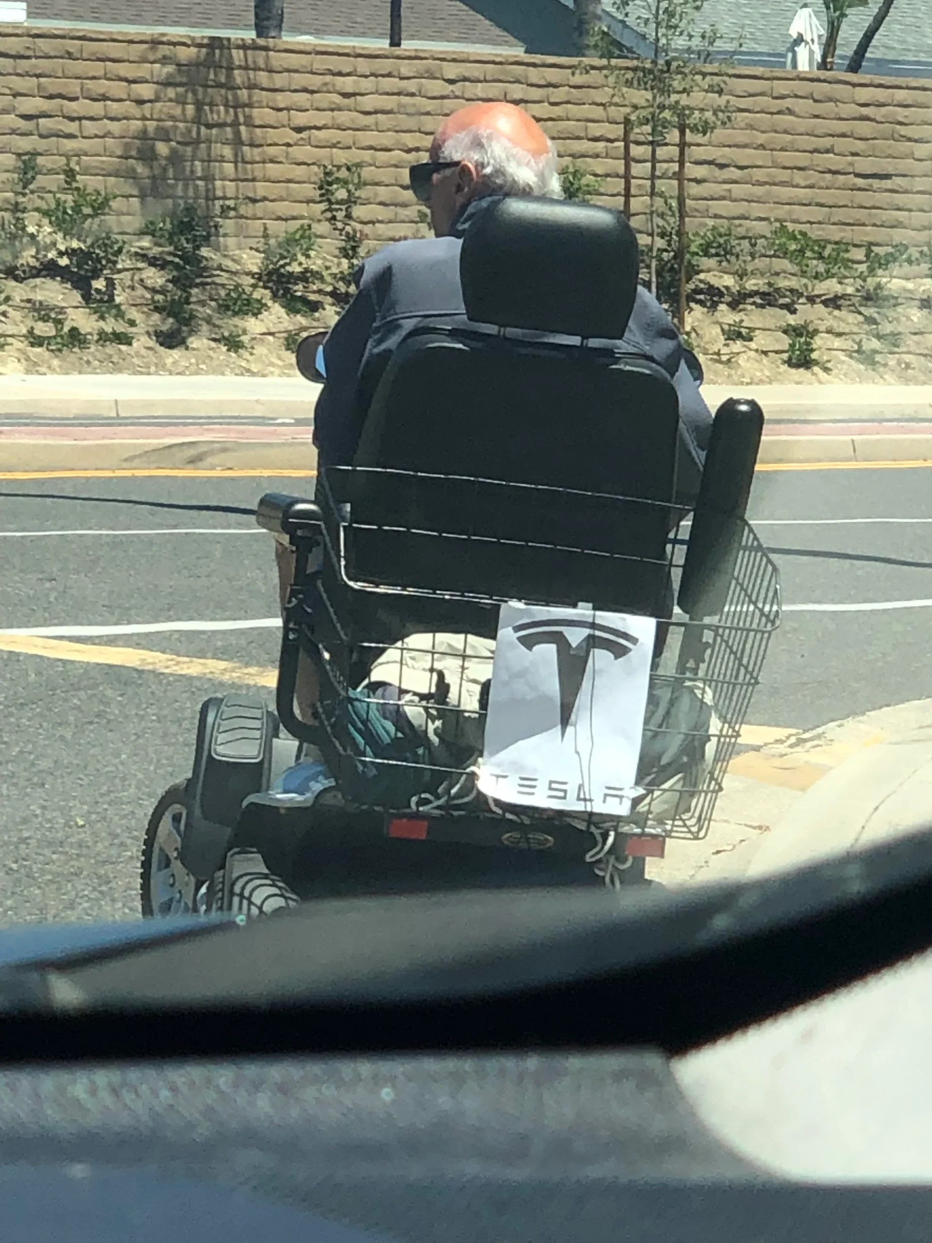 20 Hilarious Grandparent Antics That Prove Aging is Just a Joke 15 Old man with a sense of humor