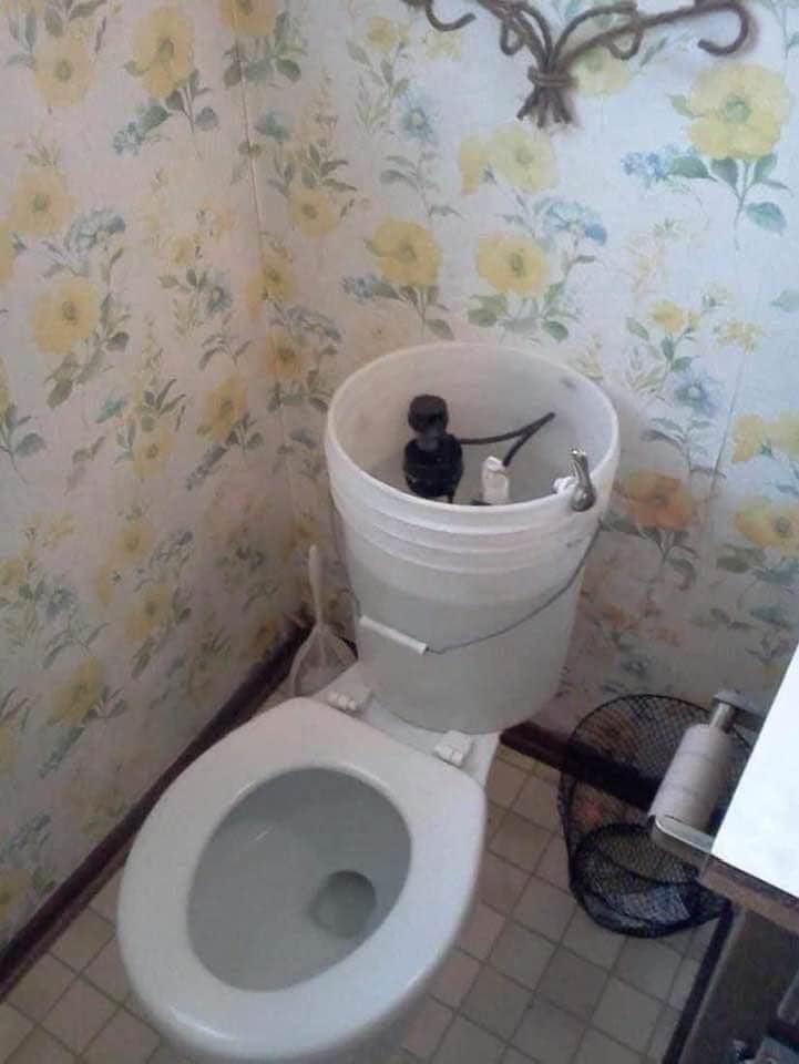 25 Real Estate Photos That Deserve Their Own Horror Movie 7 Flush tank