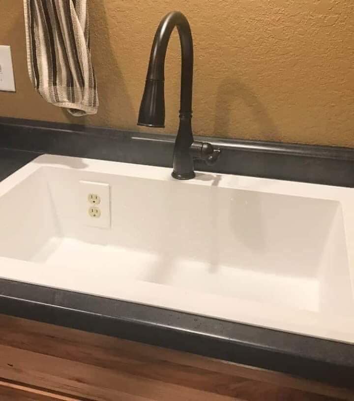 25 Real Estate Photos That Deserve Their Own Horror Movie 19 Switch in sink
