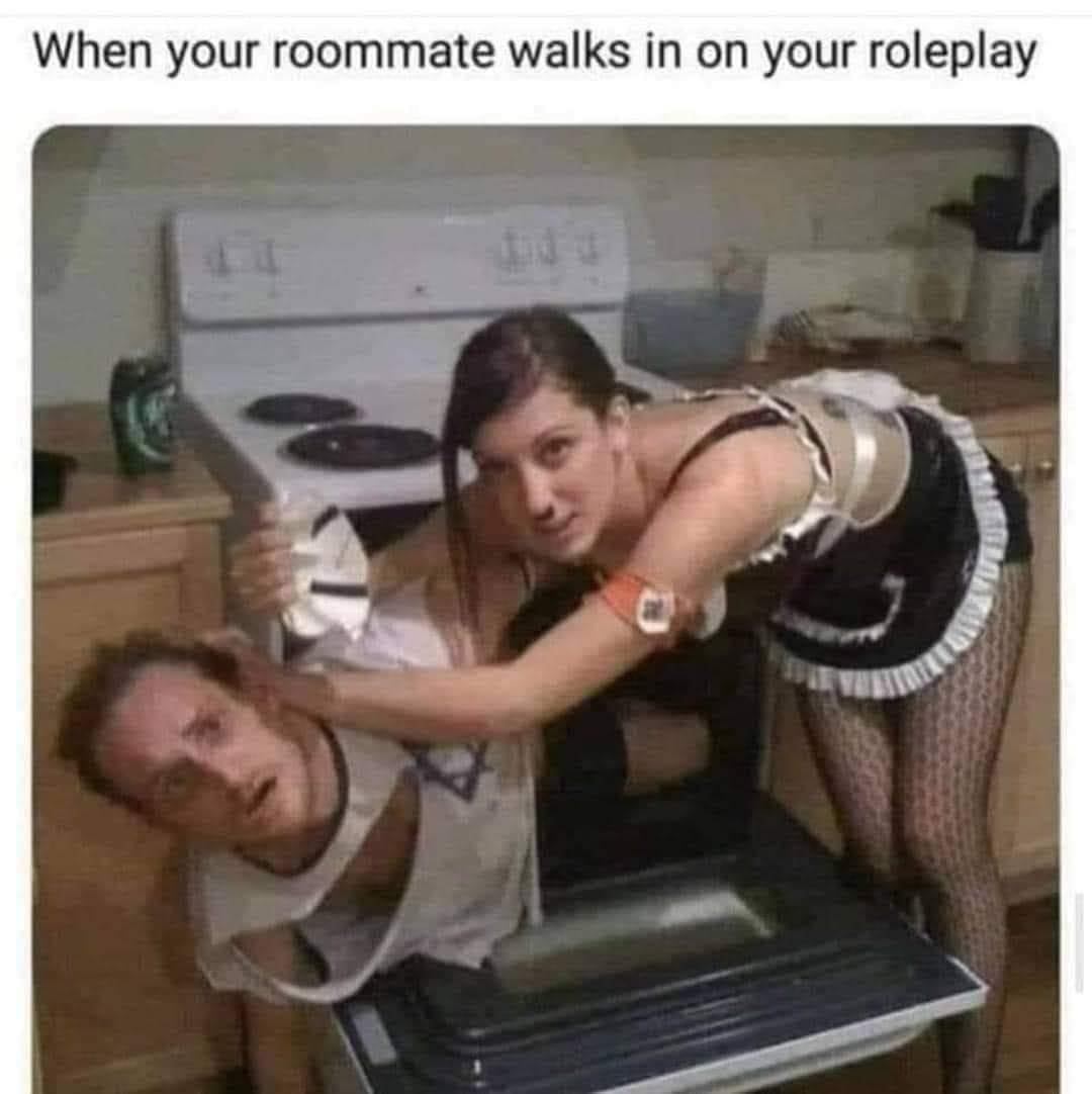 27 Memes That’ll Have You Laughing and Looking Over Your Shoulder 28 Roommate walks in
